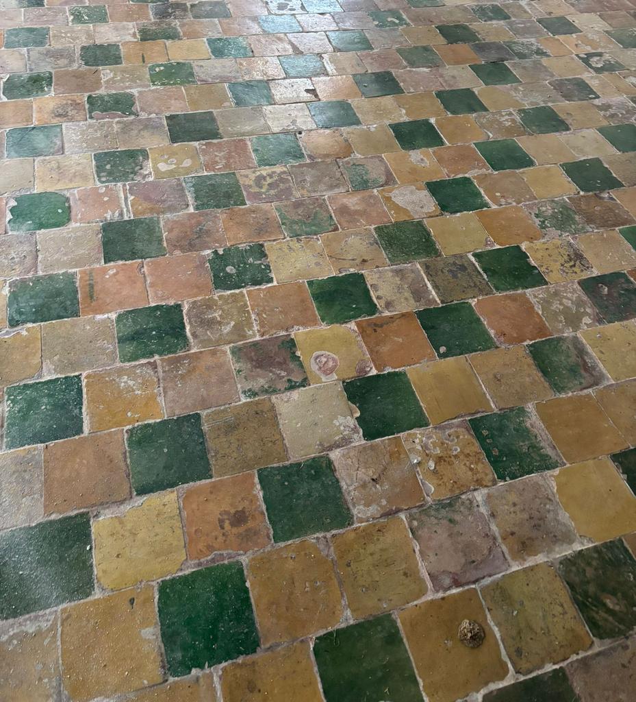 Antieke estrikken - plavuizen 21x21 handvorm geel groen 40M2, Gebruikt, Steen of Klei, Minder dan 50 cm, Ophalen of Verzenden