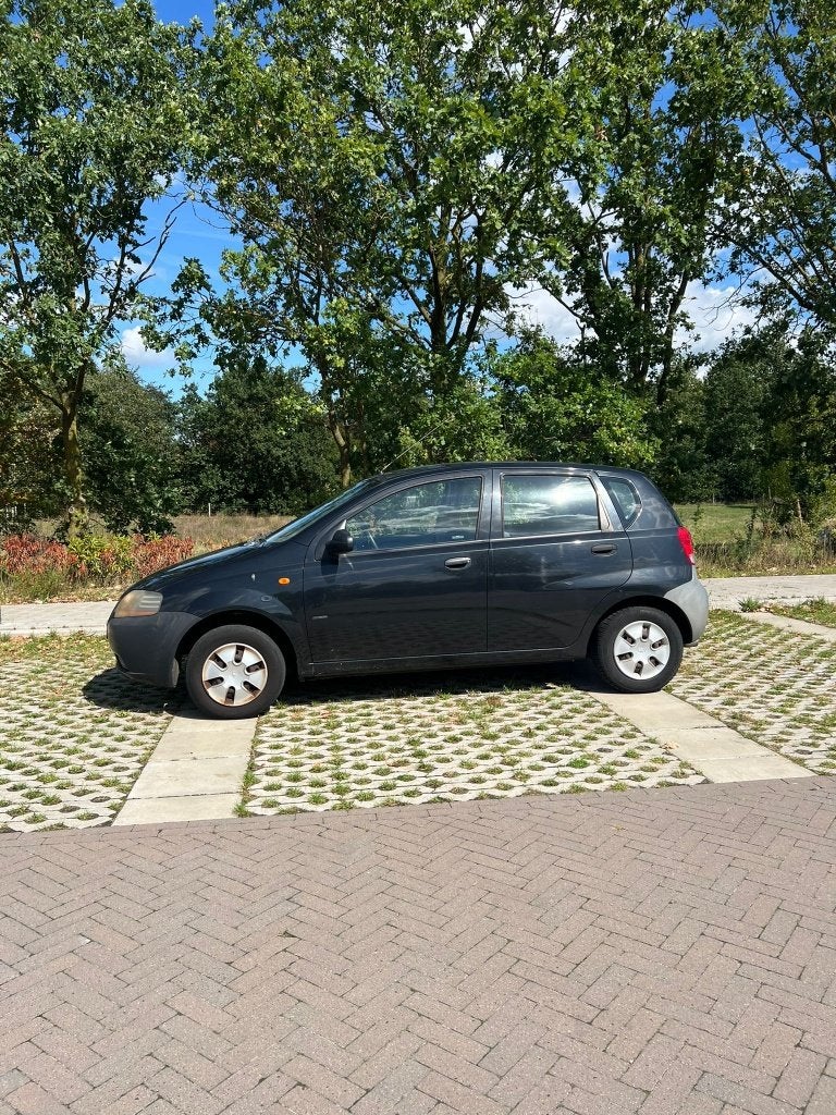 Daewoo Kalos 1.2 2004 Zwart, Auto's, Voorwielaandrijving, 1150 cc, 31 €/maand, 4 cilinders