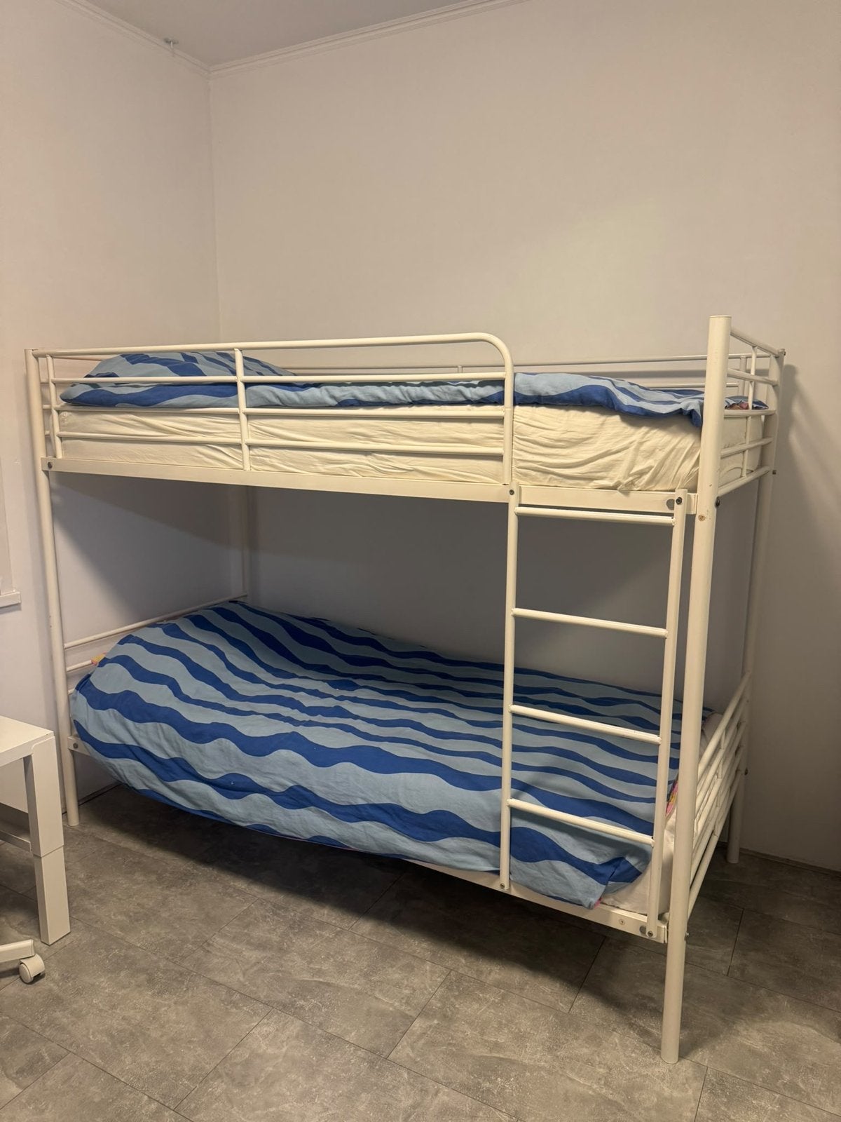 Wit metalen stapelbed 95x200cm, hoogte 160cm, Gebruikt, Eenpersoons, 160 tot 180 cm, Ophalen of Verzenden