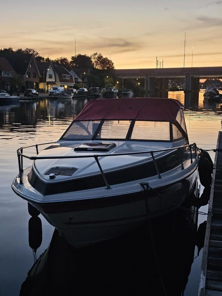 Stijlvolle Kajuitboot met Trailer - Klaar voor Avontuur!, Watersport en Boten, Motorboten en Motorjachten, Benzine, Overige merken