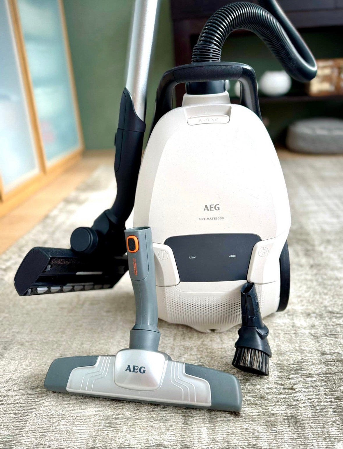 AEG AB81U1SW  stofzuiger NIEUW!!, Stofzak, Nieuw, Ophalen of Verzenden, Sledestofzuiger
