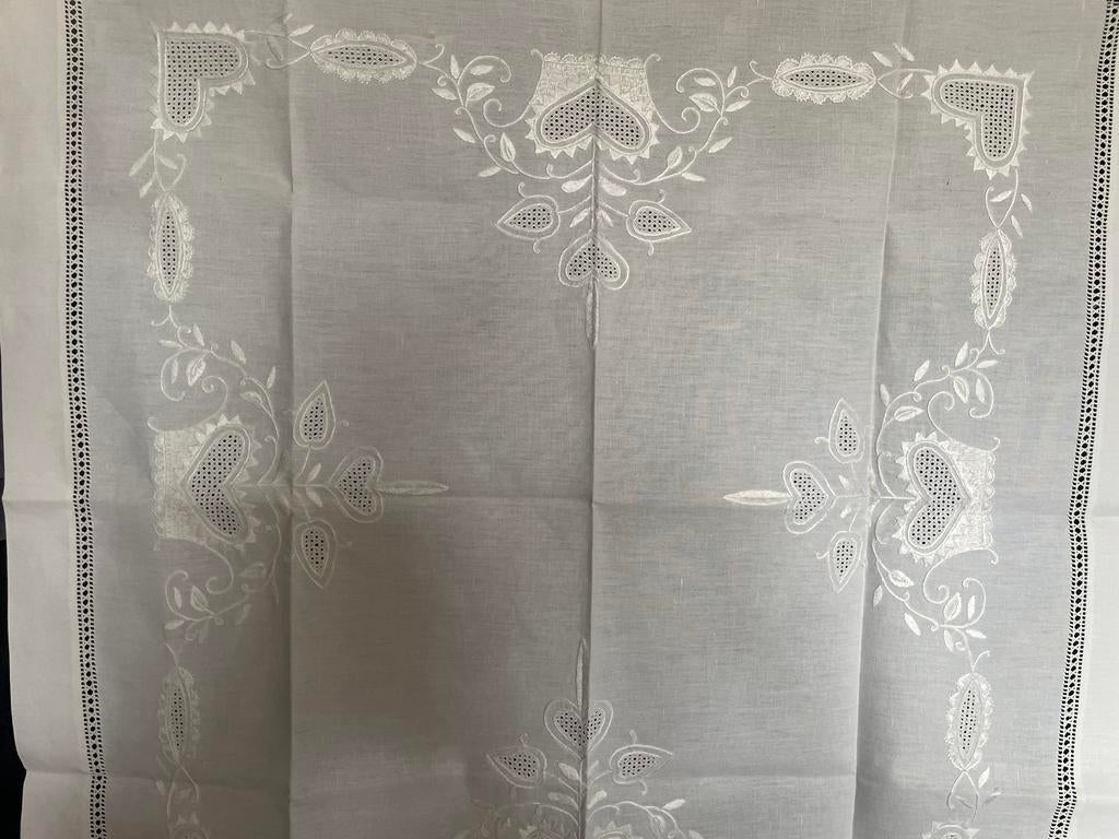 Ecru kleur NIEUW geborduurd handimex tafelkleedje 84x84 cm, Ophalen of Verzenden, Zo goed als nieuw, Rechthoek