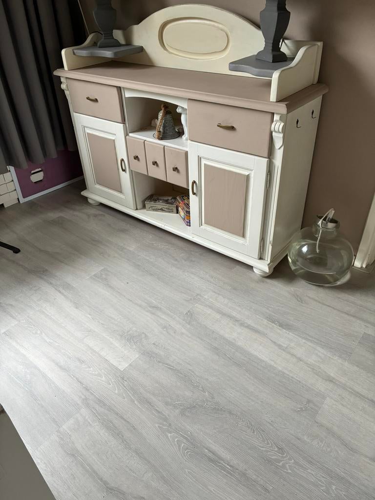 Grenen dressoir geschilderd met krijtverf, Huis en Inrichting, Complete inboedels, Ophalen