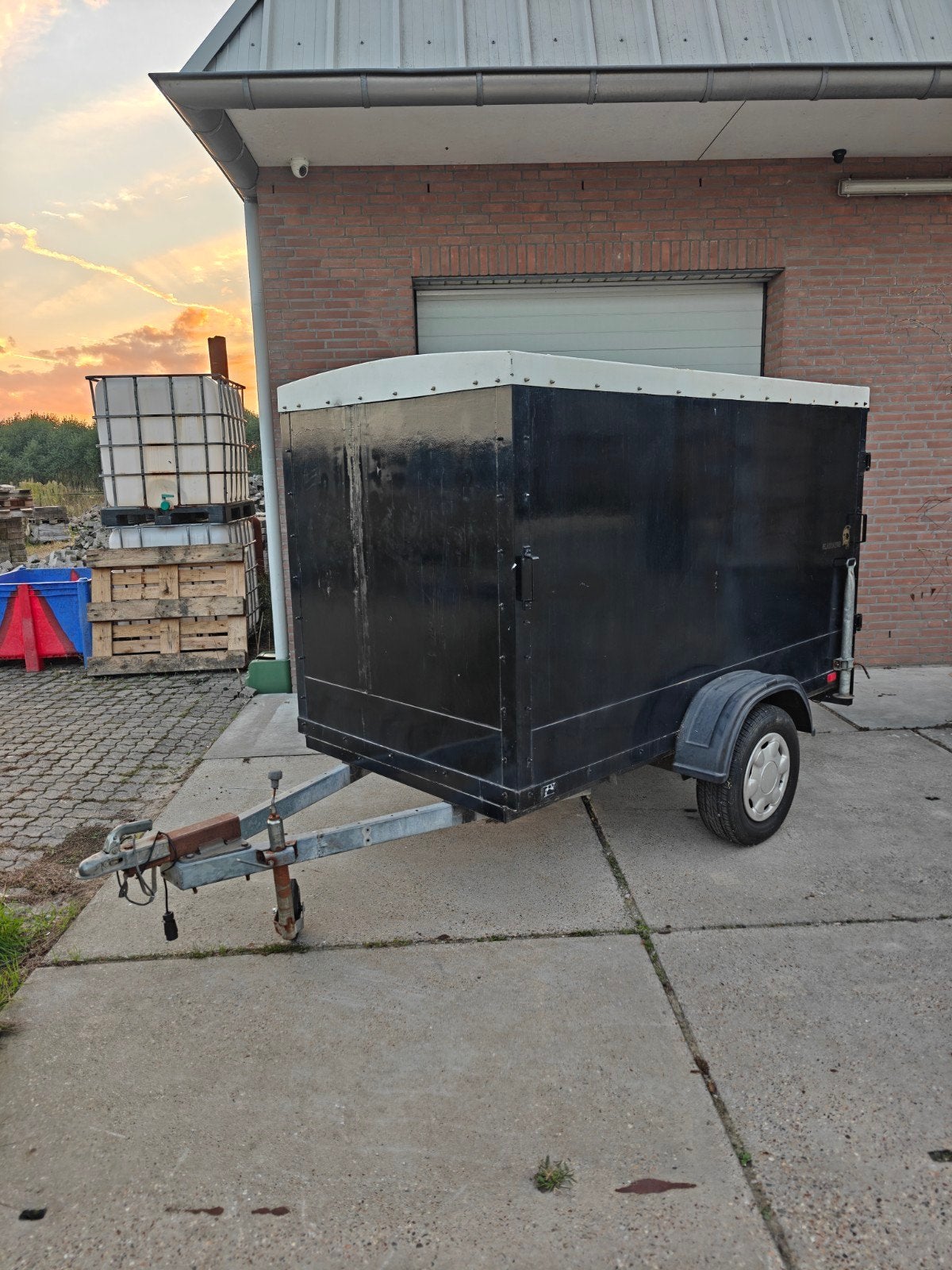 gesloten aanhanger/ dichte aanhanger, Ophalen