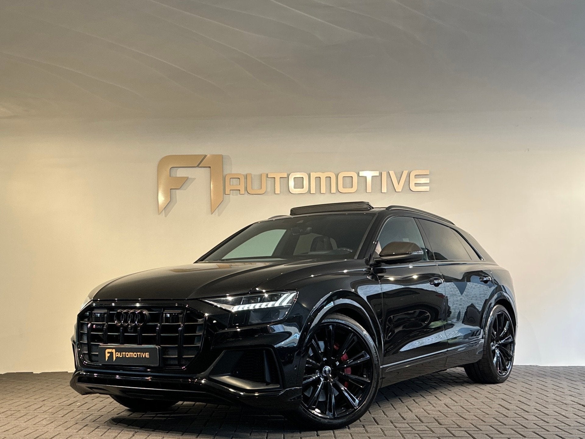 Audi Q8 4.0 TFSI SQ8 quattro Carbon|Massage|Trekhaak|Sfeer|N, Auto's, Automaat, Gebruikt, 2245 kg, Zwart