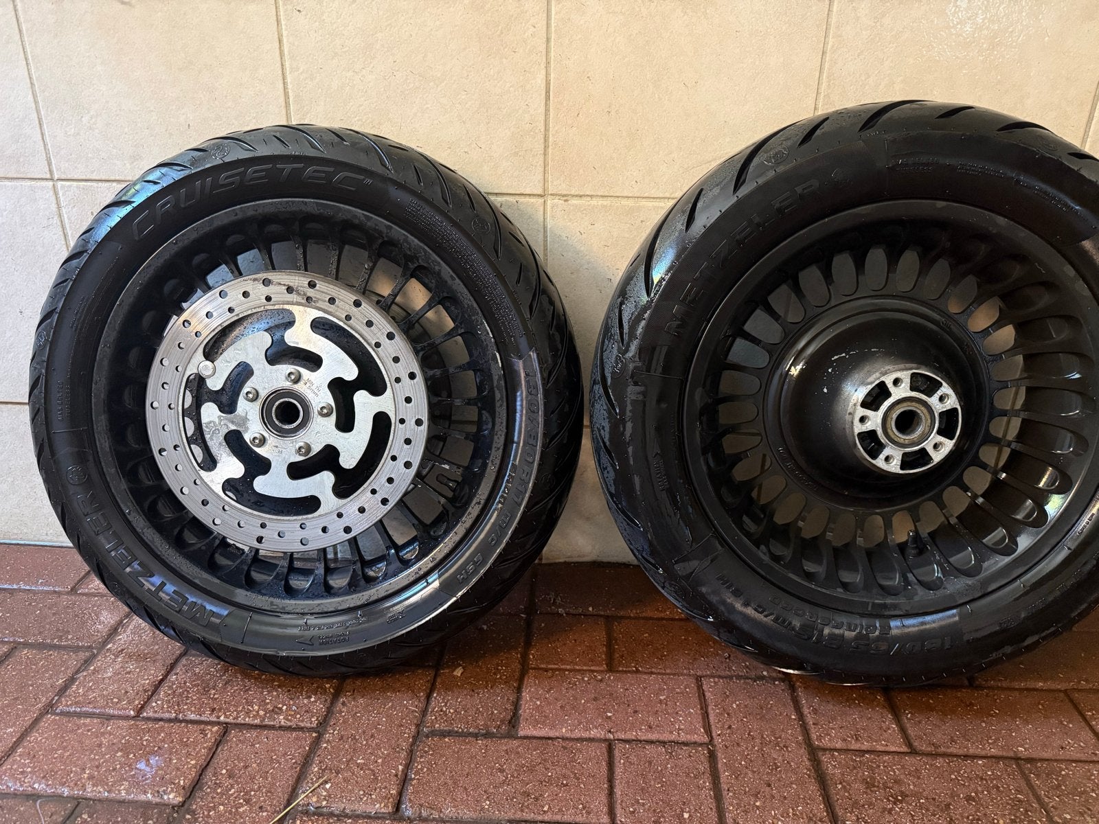 Harley Touring velgenset + Metzeler Cruisetec + remschijven, Motoren, Onderdelen | Harley-Davidson, Ophalen, Gebruikt