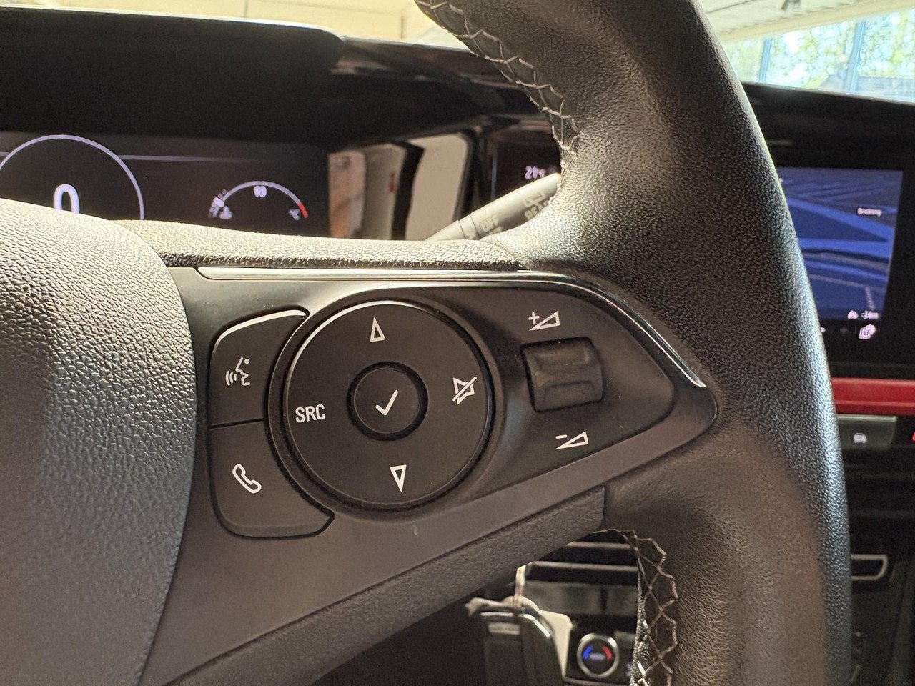 Foto 13 van Opel Mokka 1.2 GS Line | Navigatie | Blind Spot Monitor | Ac