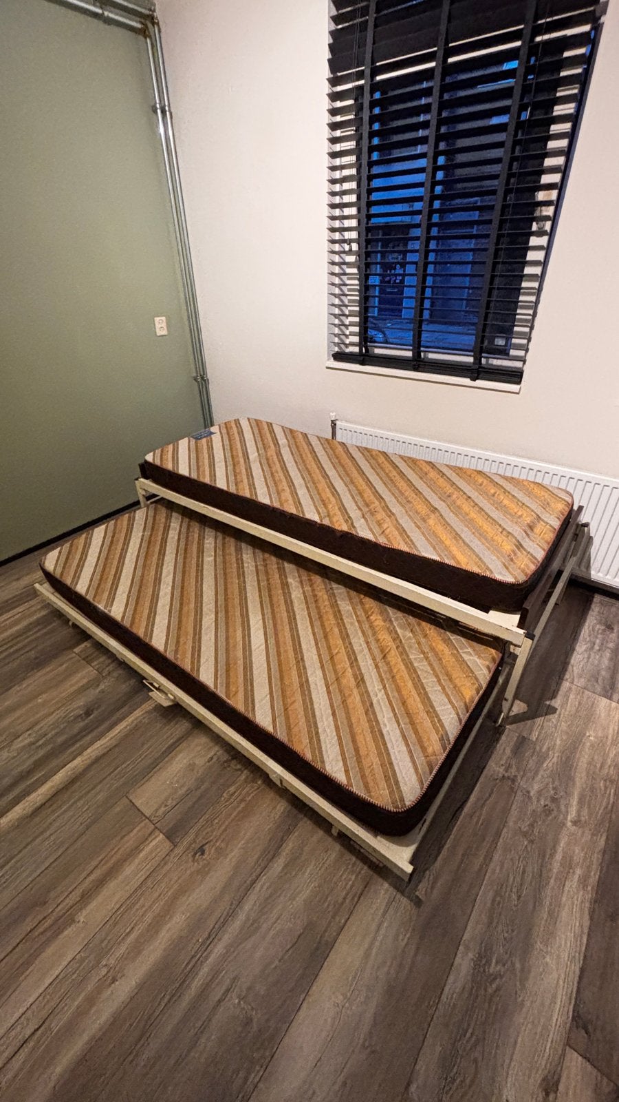Uitschuifbaar bed met matrassen - Ideaal voor logees, Ophalen, Bruin, Tweepersoons, 80 cm