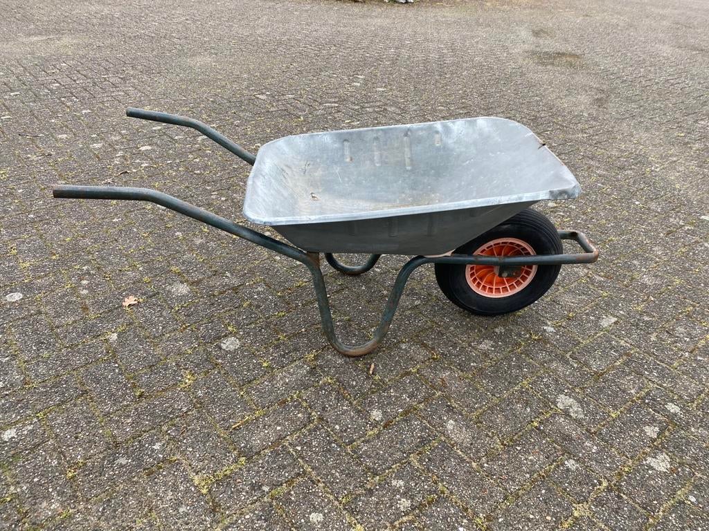 Kruiwagen met metalen bak, Ophalen, Zo goed als nieuw