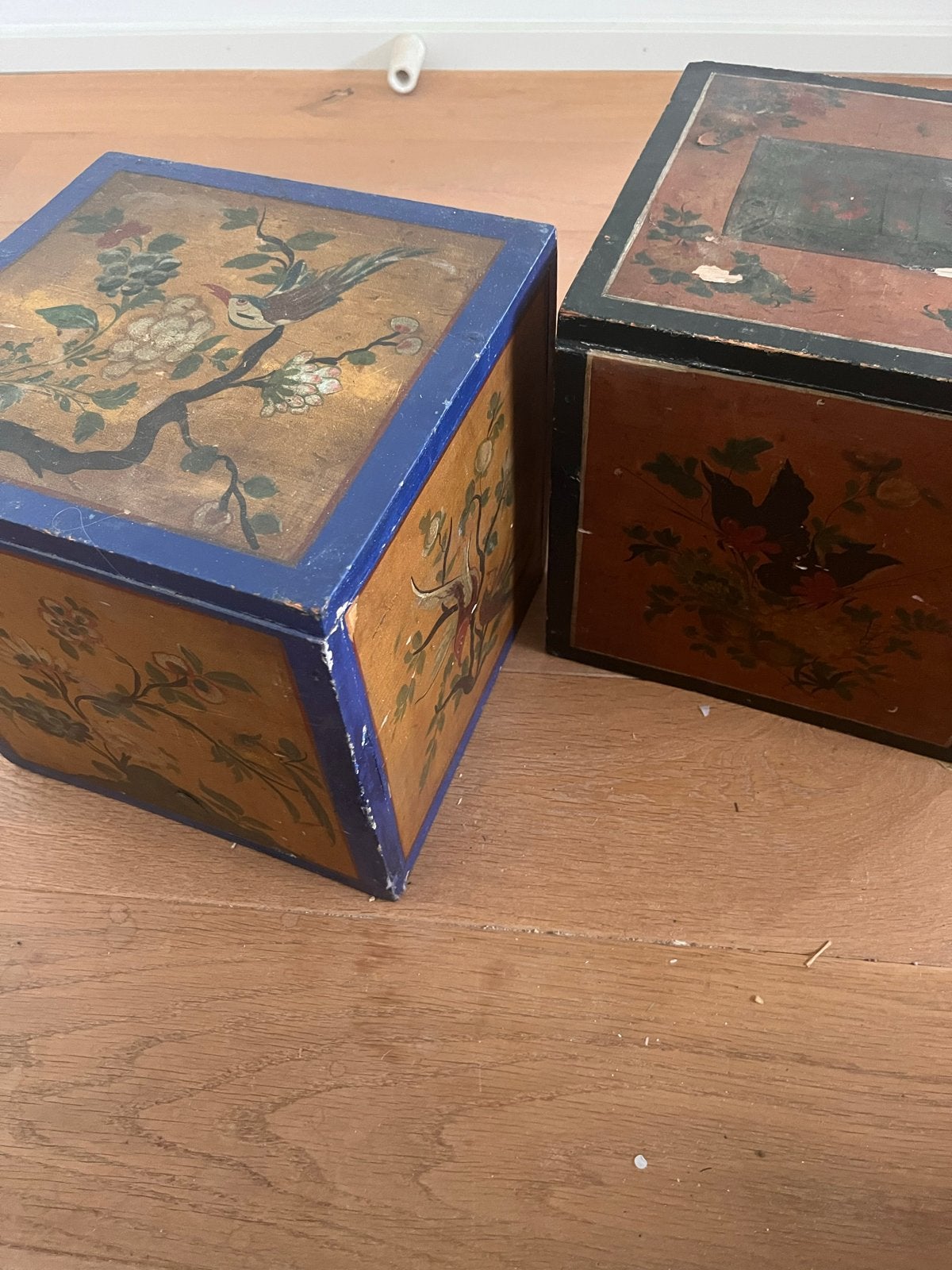 Twee Chinese hockers, beschilderd, 20ste eeuw, Ophalen of Verzenden