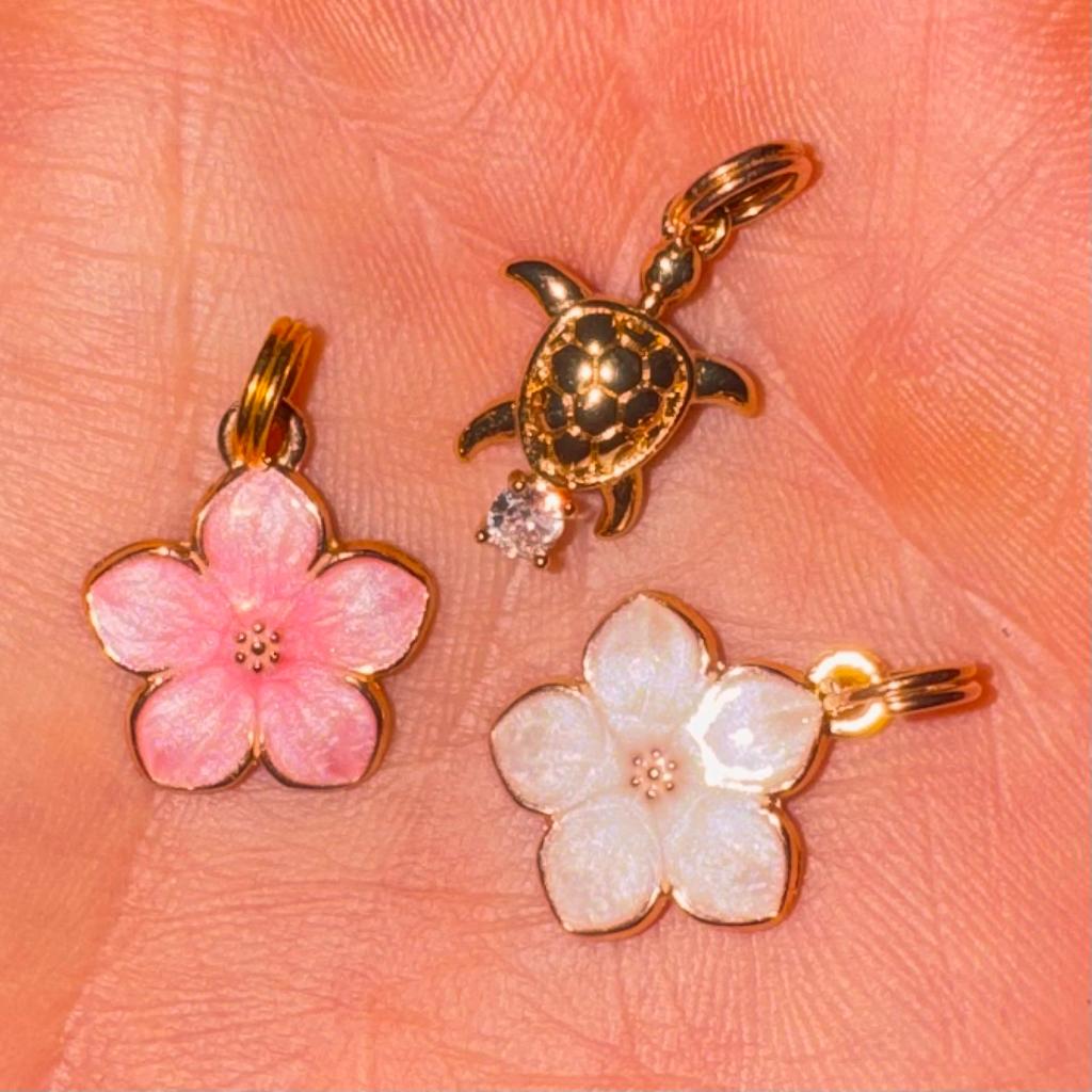 Bloem Bedeltje + Schildpad voor Pandora Armband of Ketting, Sieraden, Tassen en Uiterlijk, Bedels, Ophalen of Verzenden, Zo goed als nieuw