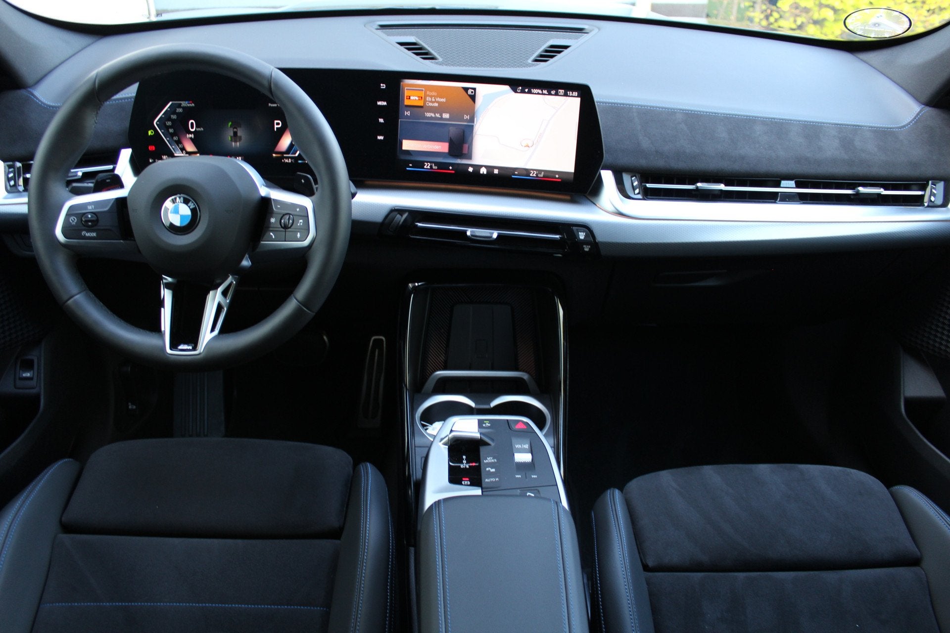 BMW X1 sDrive18i M-Sport | Panorama dak | Elektrisch wegklap, 136 pk, Gebruikt, Automatische klimaatregeling, Zwart