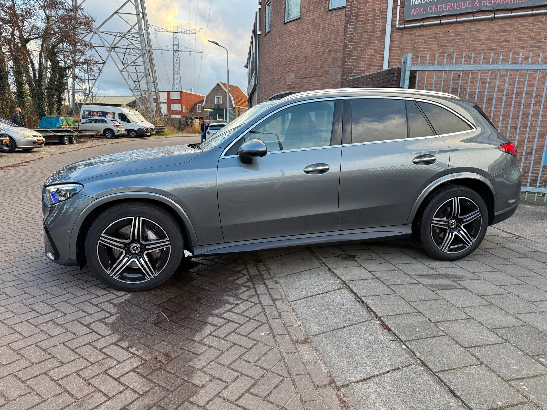 Mercedes-Benz GLC-klasse 220d 4MATIC AMG Line Panorama/Memor, Auto's, Dealer onderhouden, Gebruikt, 4 cilinders, 2500 kg