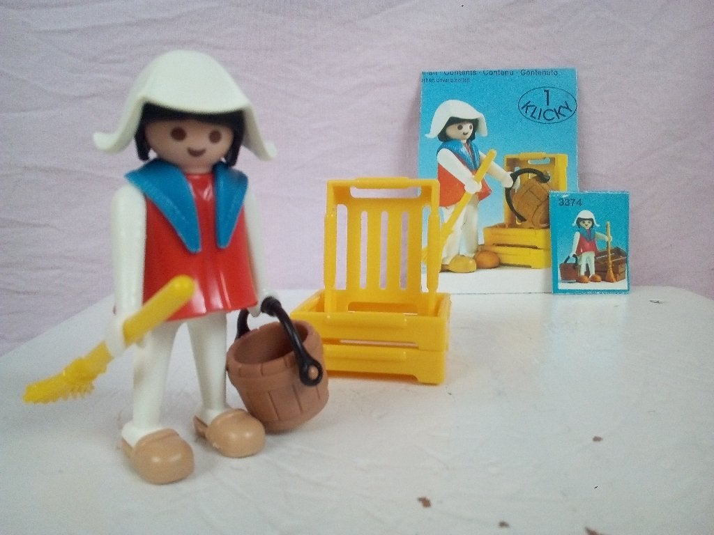Vintage Playmobil 3374 boerin met bezem - system klicky, Ophalen, Gebruikt, Complete set, Overige series