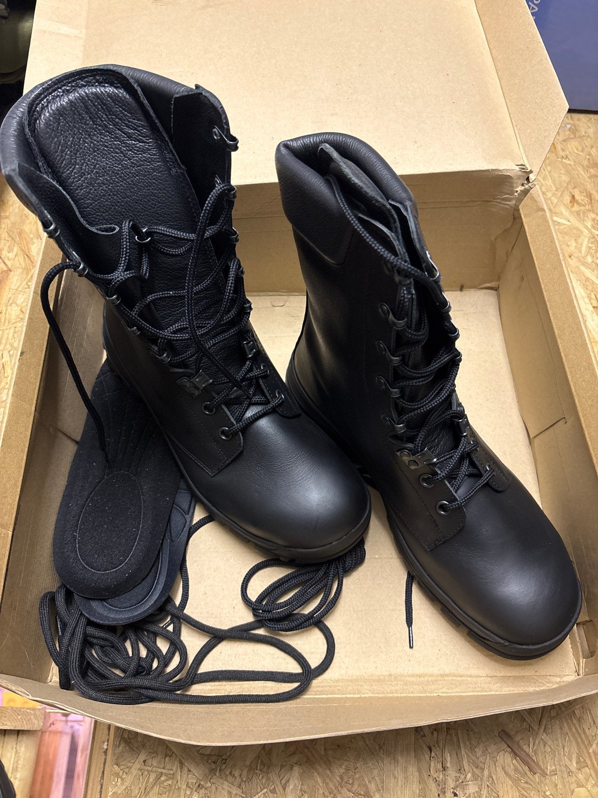 Nieuwe Neskrid Veiligheidsschoenen legerkisten- Maat 44, Ophalen of Verzenden, Nieuw, Zwart, Werkschoenen