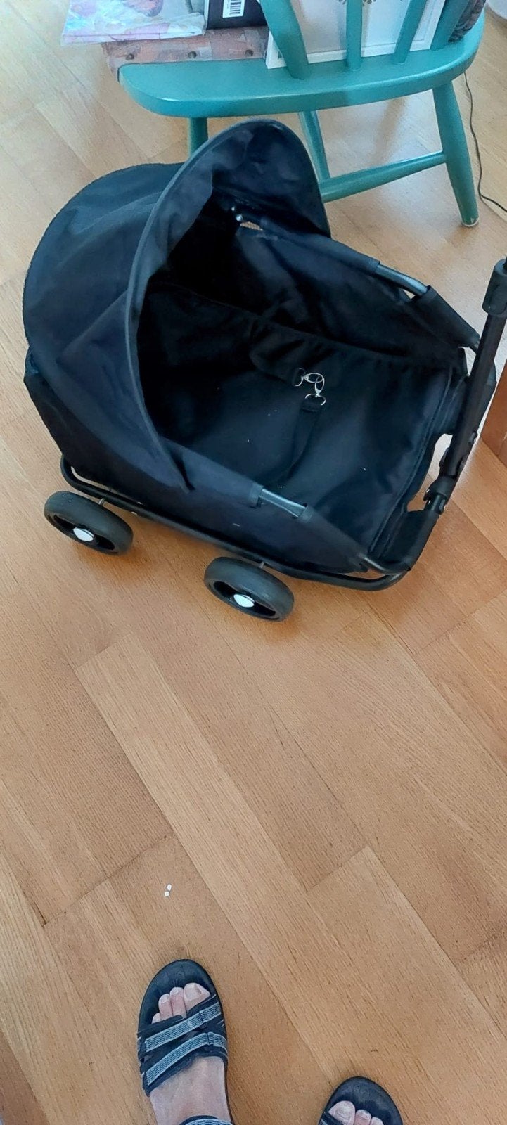UITVERKOOP! Compacte zwarte honden trekbuggy - ideaal voor o, Overige merken, Ophalen, Zo goed als nieuw, Hondenbuggy