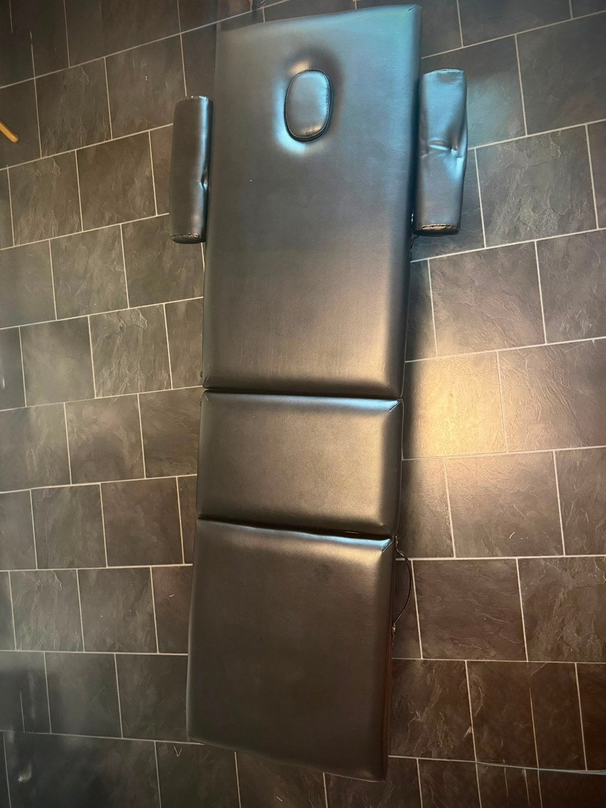 Verstelbare Zwarte Massagetafel/Behandelbank, Ophalen, Zo goed als nieuw, Massagetafel