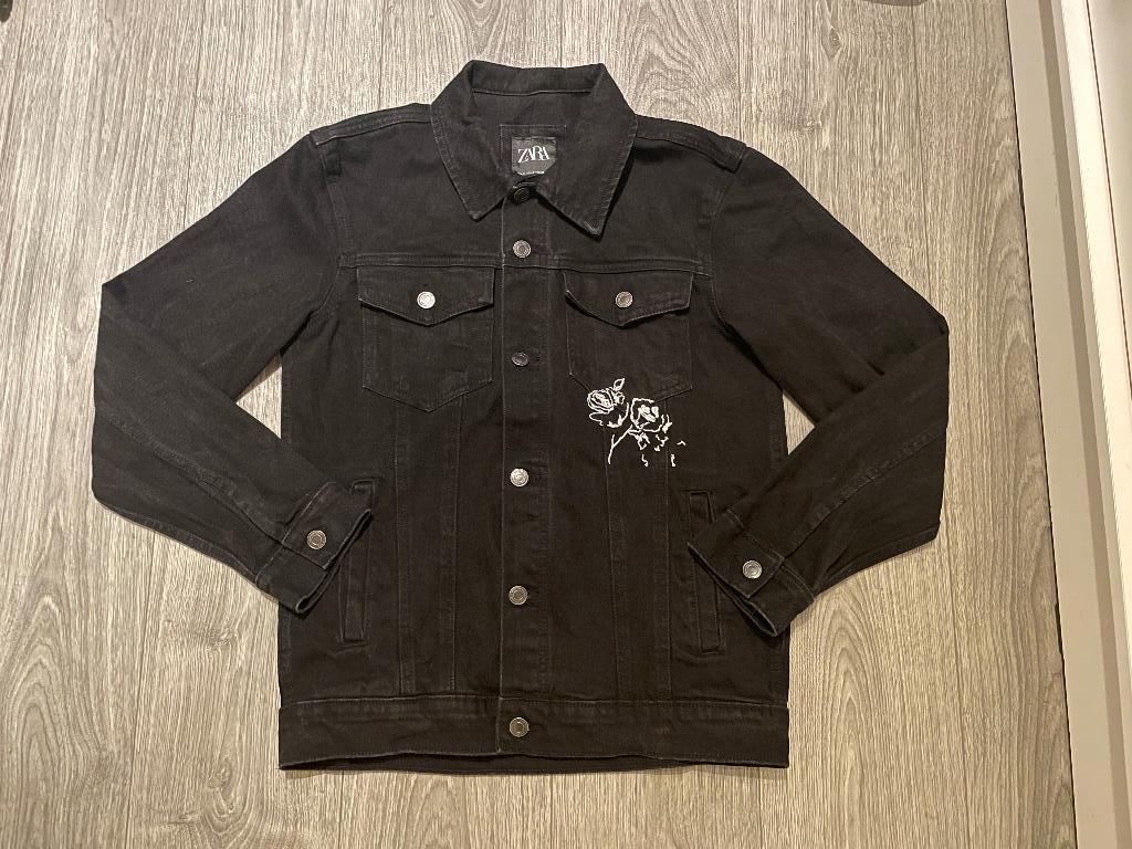 Zara dames zwarte denim spijker jack jas back print mt S, Kleding | Dames, Jassen | Zomer, Zo goed als nieuw, Maat 36 (S), Zwart