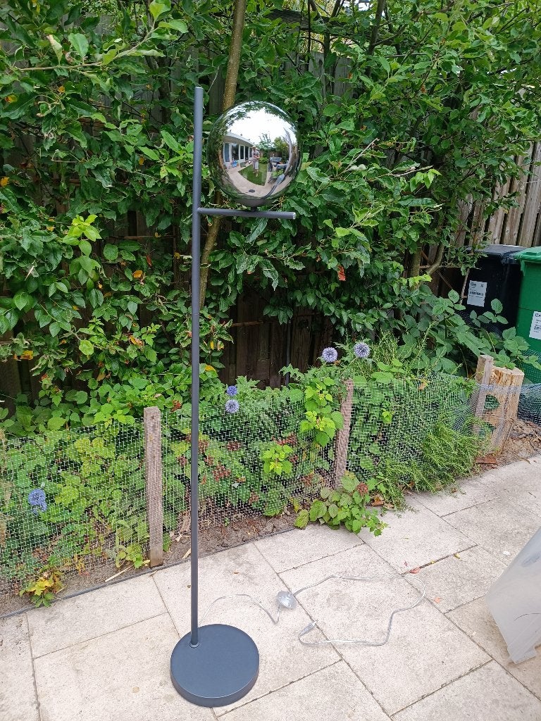 Moderne vloerlamp met glazen bol 150cm hoog, Ophalen, E27 (groot), Zo goed als nieuw, Glas