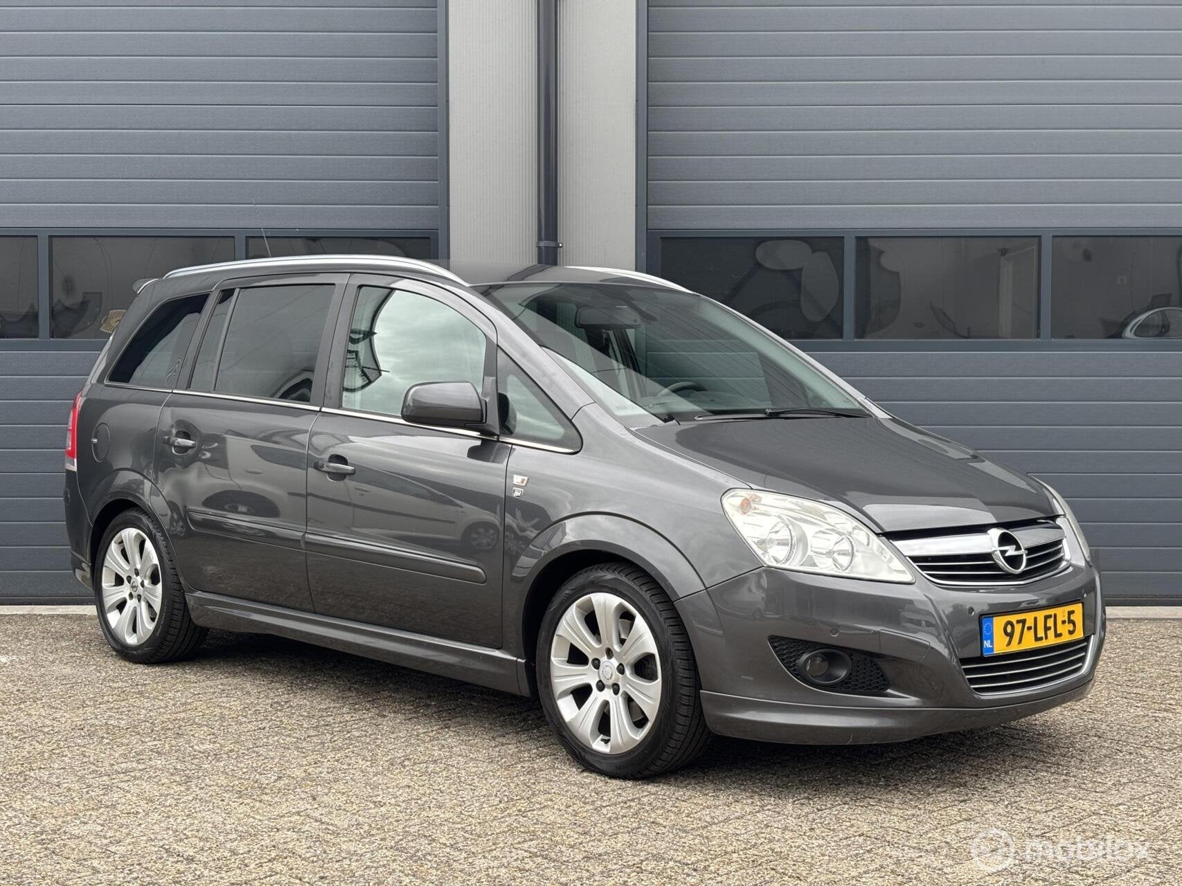 Opel Zafira 2.2 Luxe Cosmo Uitvoering _NL Auto 161.Dkm 7Pers, Auto's, Opel, Voorwielaandrijving, 4 cilinders, 7 stoelen, Origineel Nederlands
