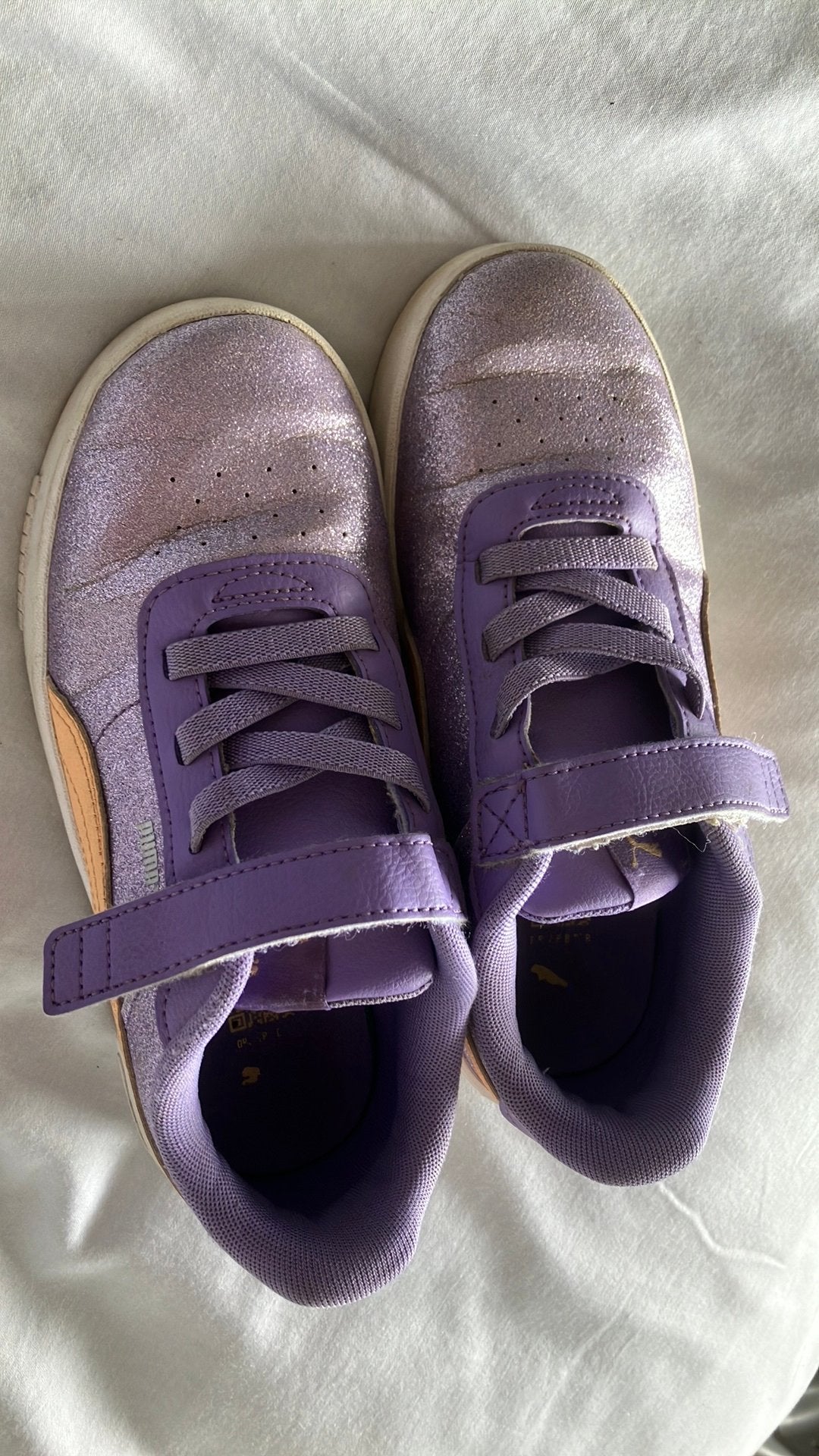 Sneakers  Puma nog erg netjes. Lila glitter 34,5, Ophalen of Verzenden, Zo goed als nieuw, Meisje