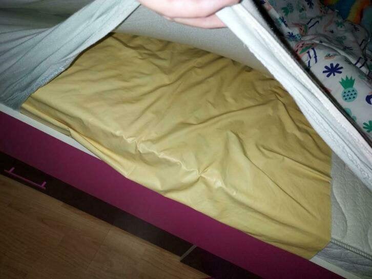 Gezocht: beige of geel rubber bedzeil jaren '60/'70, Gebruikt, Jongetje of Meisje, Beige, Overige typen