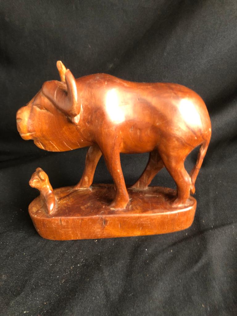 Houten beeld Indonesische waterbuffel met kalf, Antiek en Kunst, Kunst | Beelden en Houtsnijwerken, Ophalen of Verzenden, 20 - 50 cm