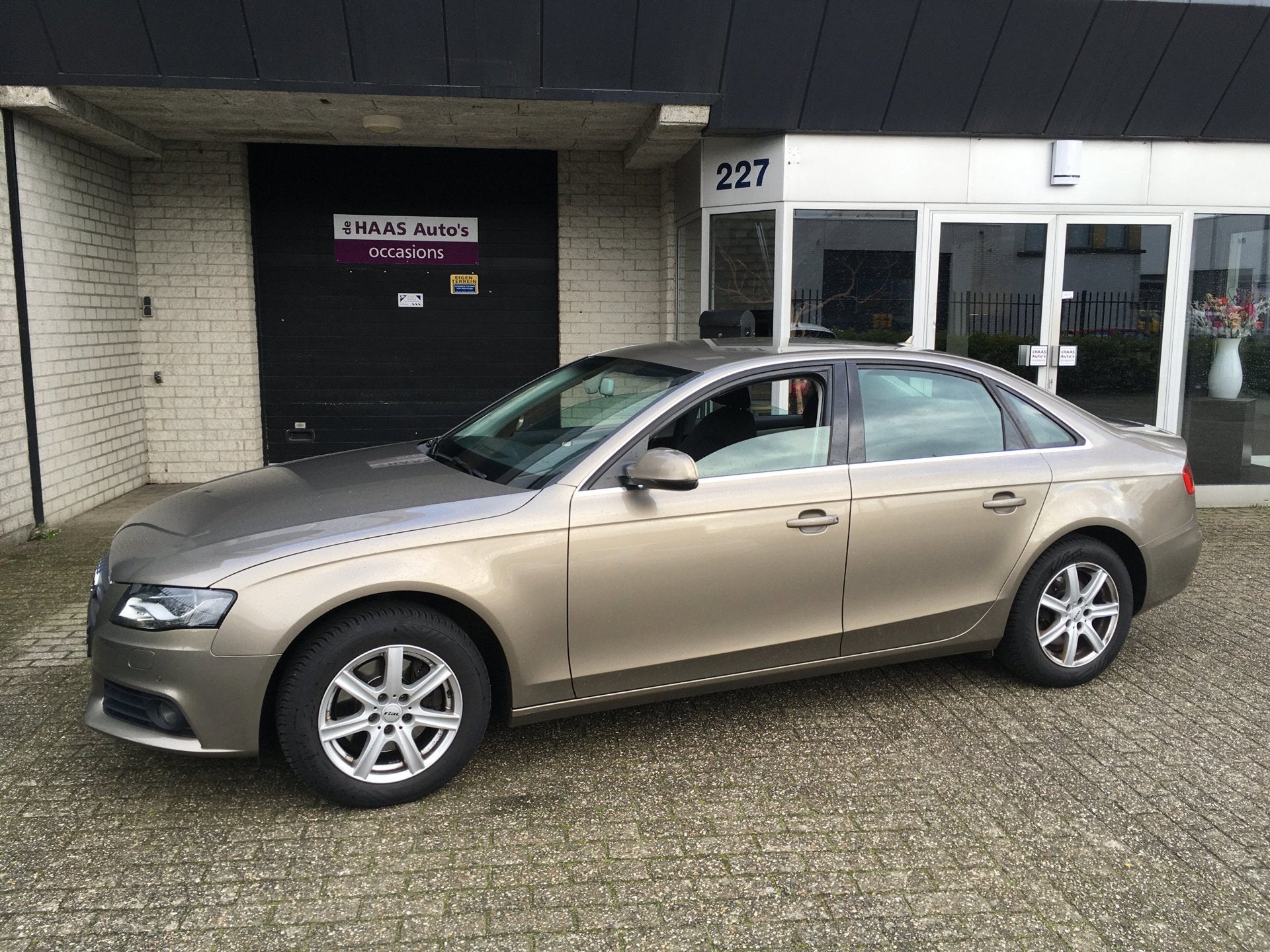 Audi A4 Limousine 1.8 TFSI Pro Line / NAVI / SEDAN / ALU VEL, Auto's, Audi, Euro 5, Stof, Gebruikt, Zwart