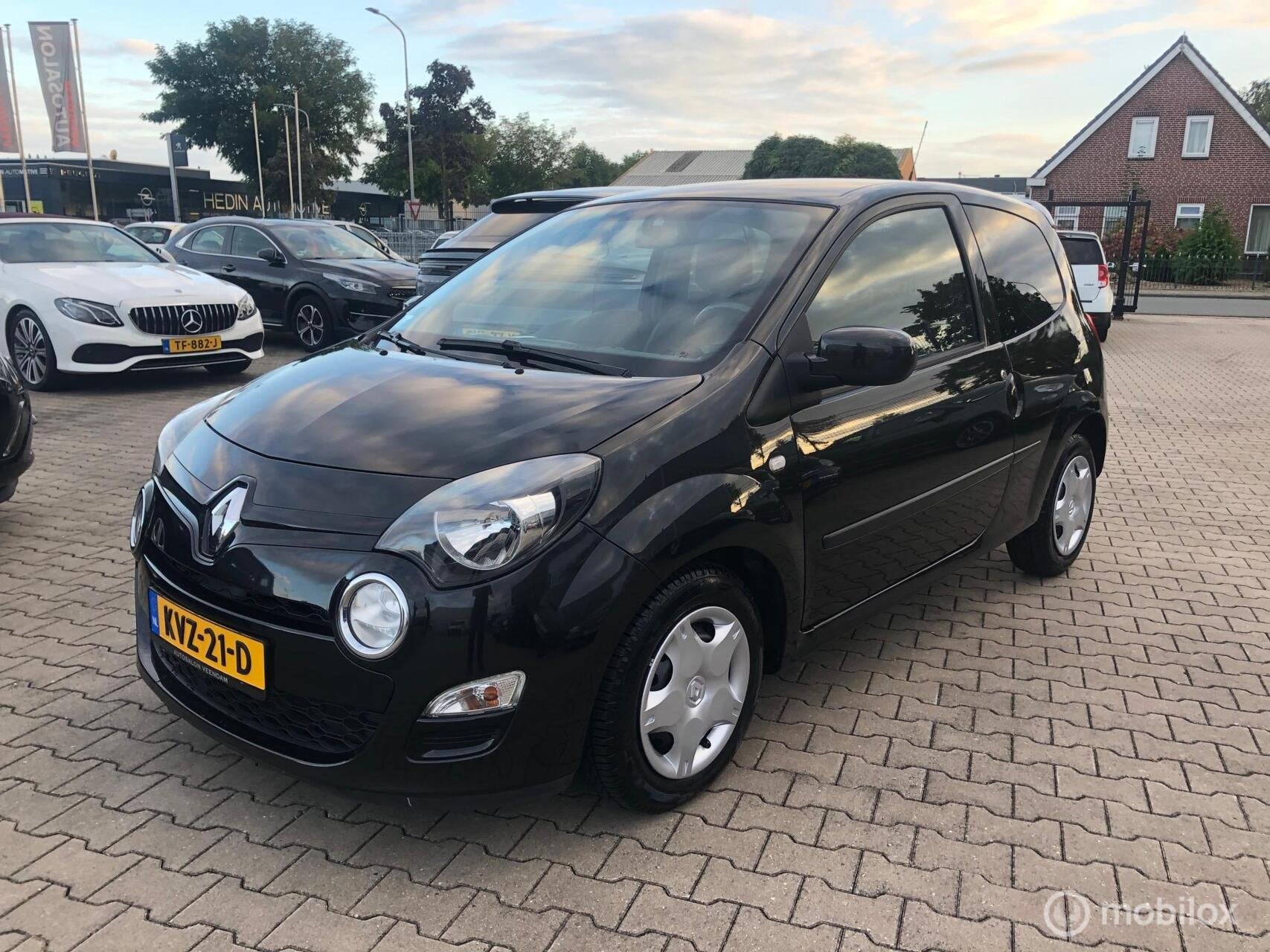 Renault Twingo 1.2 16V Dynamique Airco Cruise Ell Pakk, Auto's, Voorwielaandrijving, Euro 5, Gebruikt, Zwart
