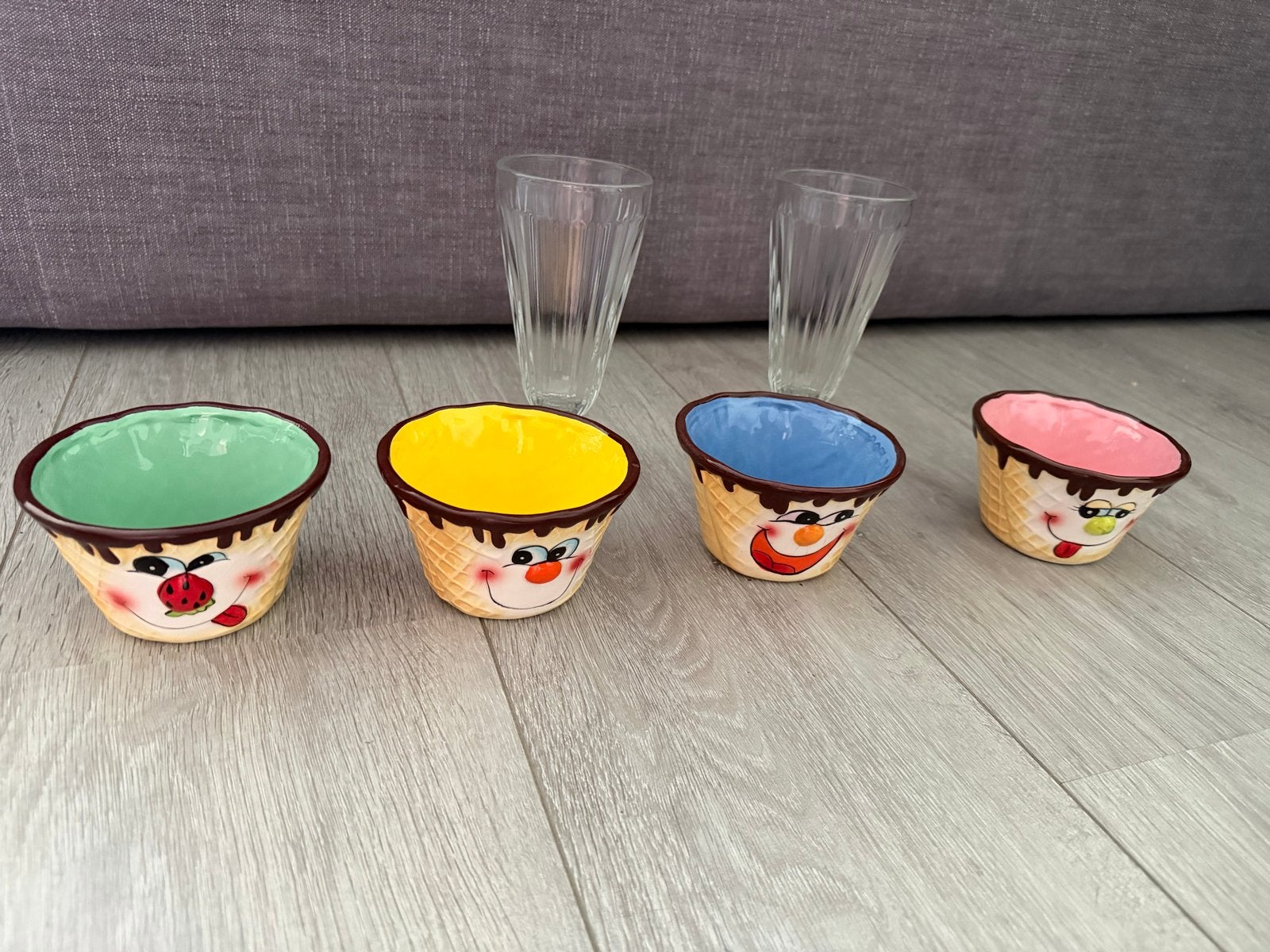 Leuke ijsbekers en sorbetglazen set - 4 bekers, 2 glazen, Ophalen, Gebruikt, Keramiek, Overige typen