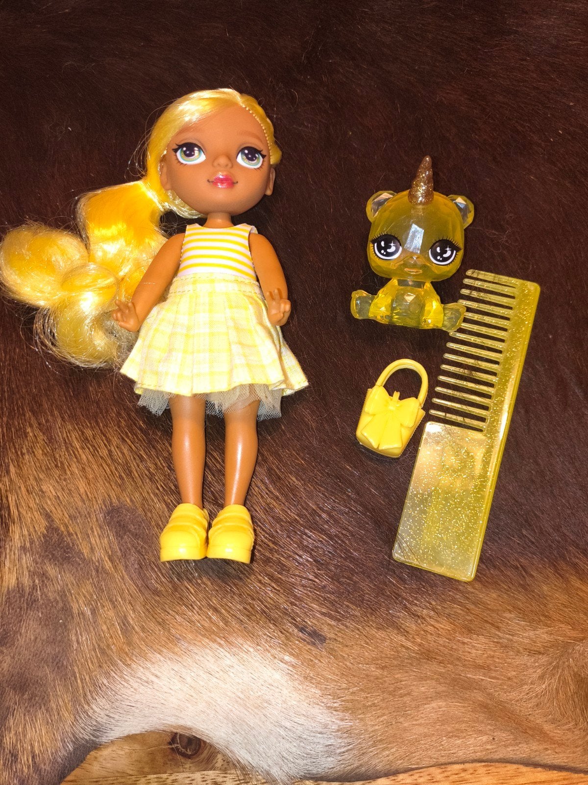 Rainbow High Littles Daisy pop met accessoires, Ophalen