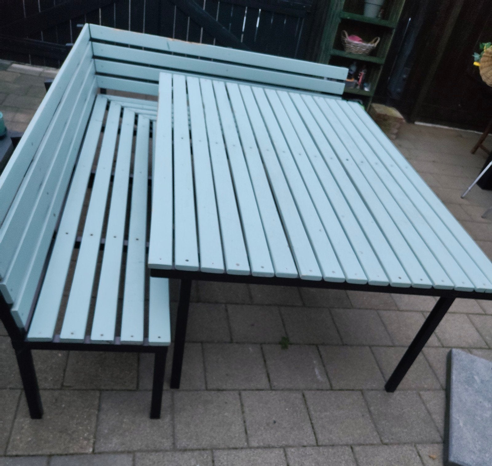 Foto 3 van Oerdegelijk tuinset van staal en hardhout gratis af te halen