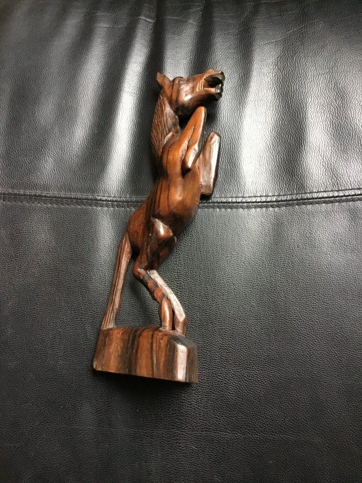 Handgesneden houten paard uit Indonesië, Houtsnijwerk, Ophalen of Verzenden, 20 - 50 cm, Hout