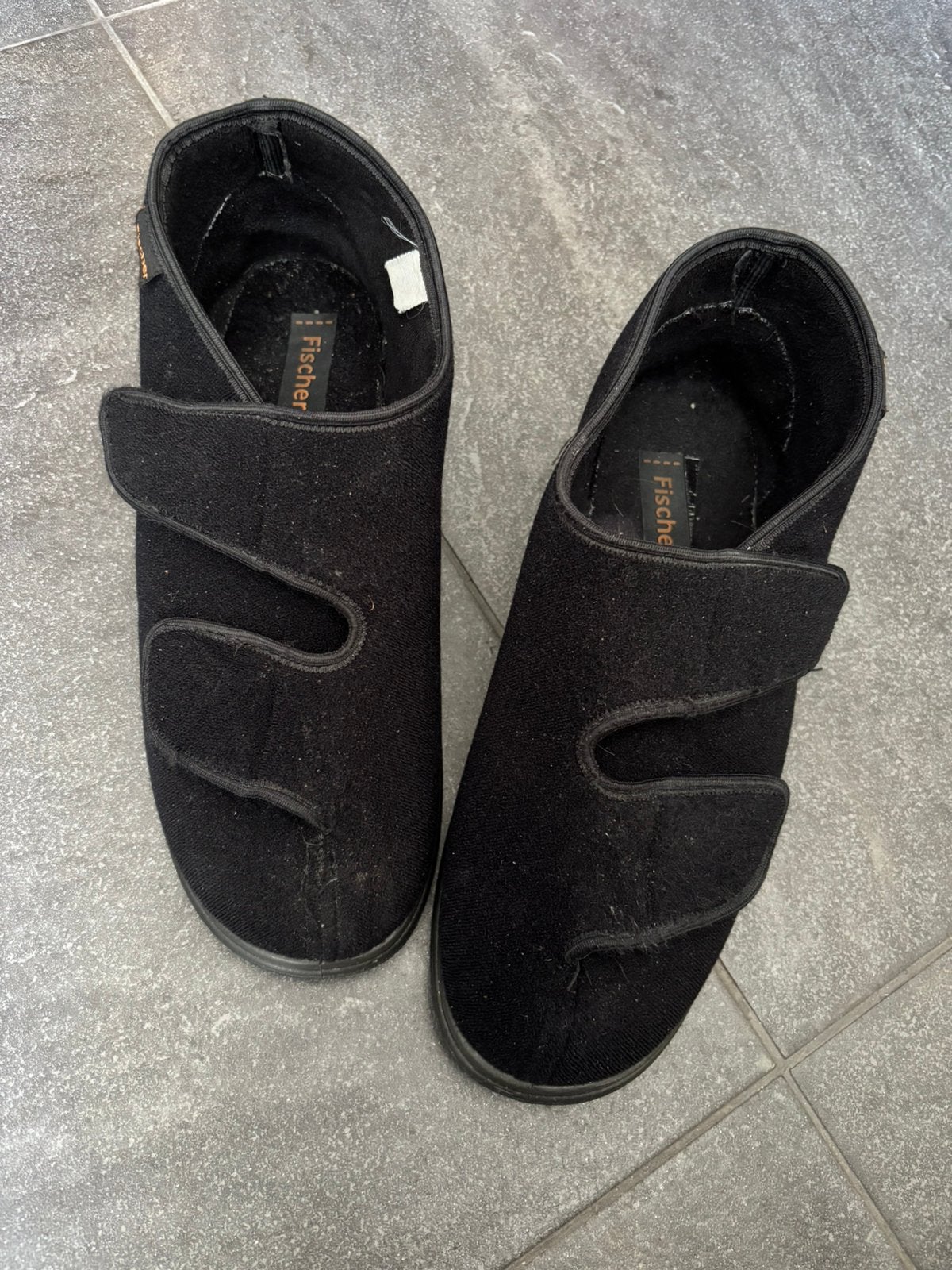 Fischer Pantoffels Zwart Klittenband Maat 45 Brede Voet, Kleding | Heren, Zwart, Ophalen of Verzenden, Pantoffels of Sloffen, Gedragen