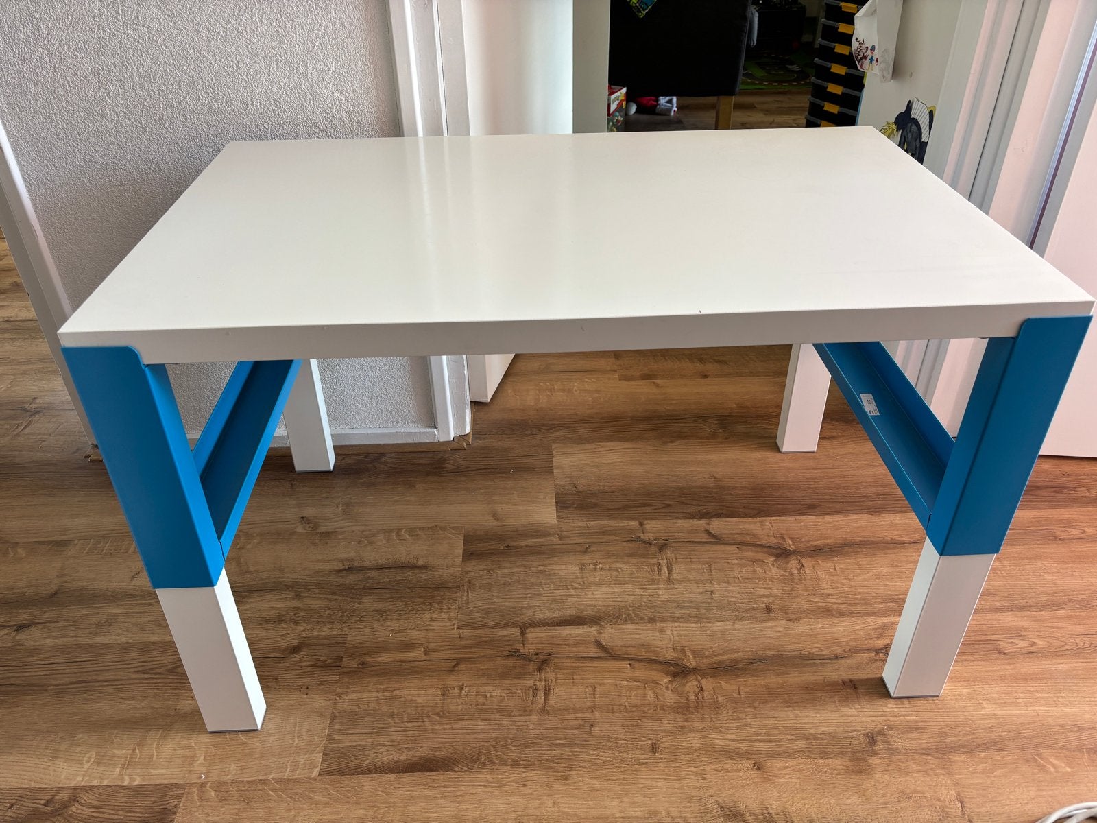 Ikea Pahl kinderbureau wit/blauw, verstelbare hoogte, Ophalen, Gebruikt, Tafel(s)