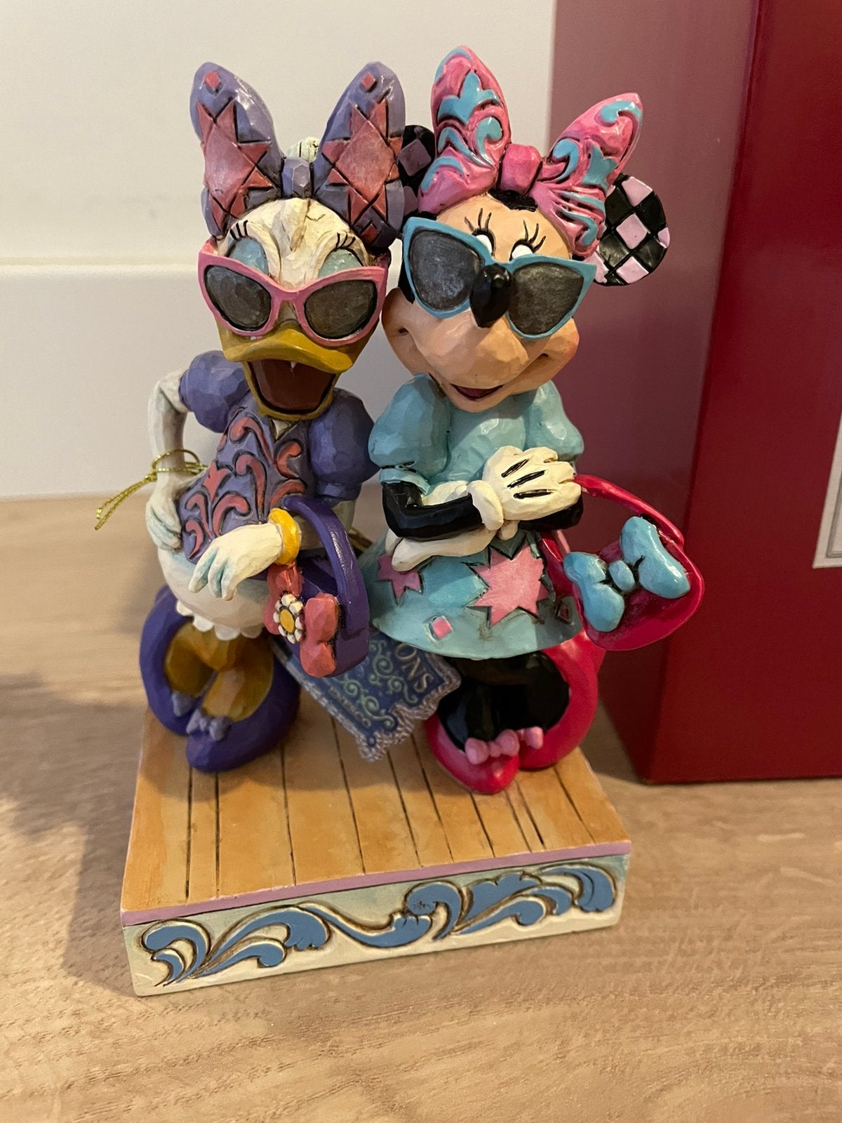 Disney Traditions Jim Shore Minnie & Daisy katrien Frien, Ophalen of Verzenden, Mickey Mouse, Nieuw, Beeldje of Figuurtje