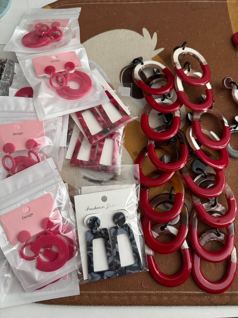 96 paar oorbellen, Overige materialen, Hangers, Overige kleuren, Nieuw