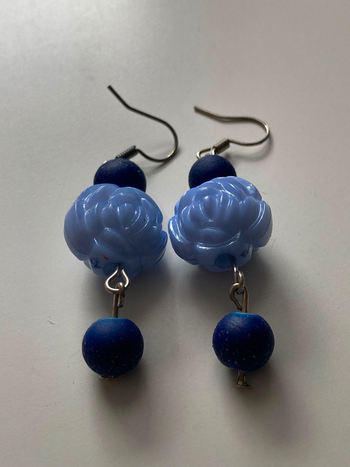 Blauwe bloem oorbellen, Sieraden, Tassen en Uiterlijk, Oorbellen, Overige materialen, Hangers, Blauw, Nieuw