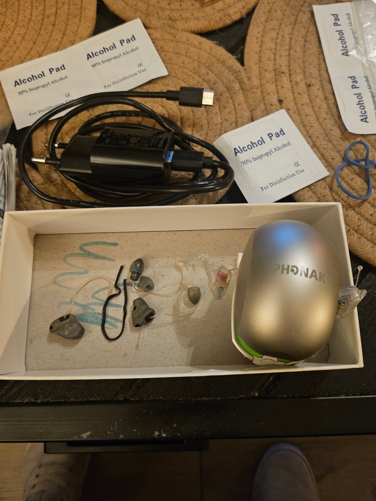 Phonak Audéo M-R hoortoestellen met oplader en accessoires, Ophalen of Verzenden, Gebruikt