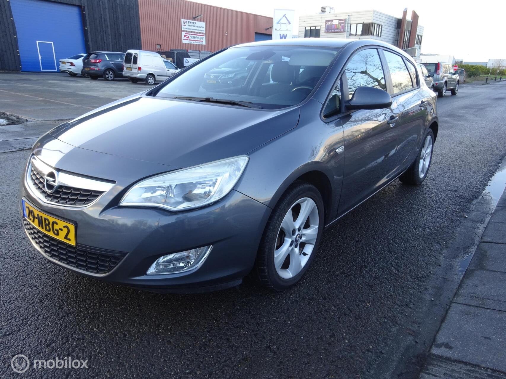 Opel Astra 1.4 Turbo Edition NW.KETTING/KOPPAKKING!, Voorwielaandrijving, Euro 5, Gebruikt, 680 kg