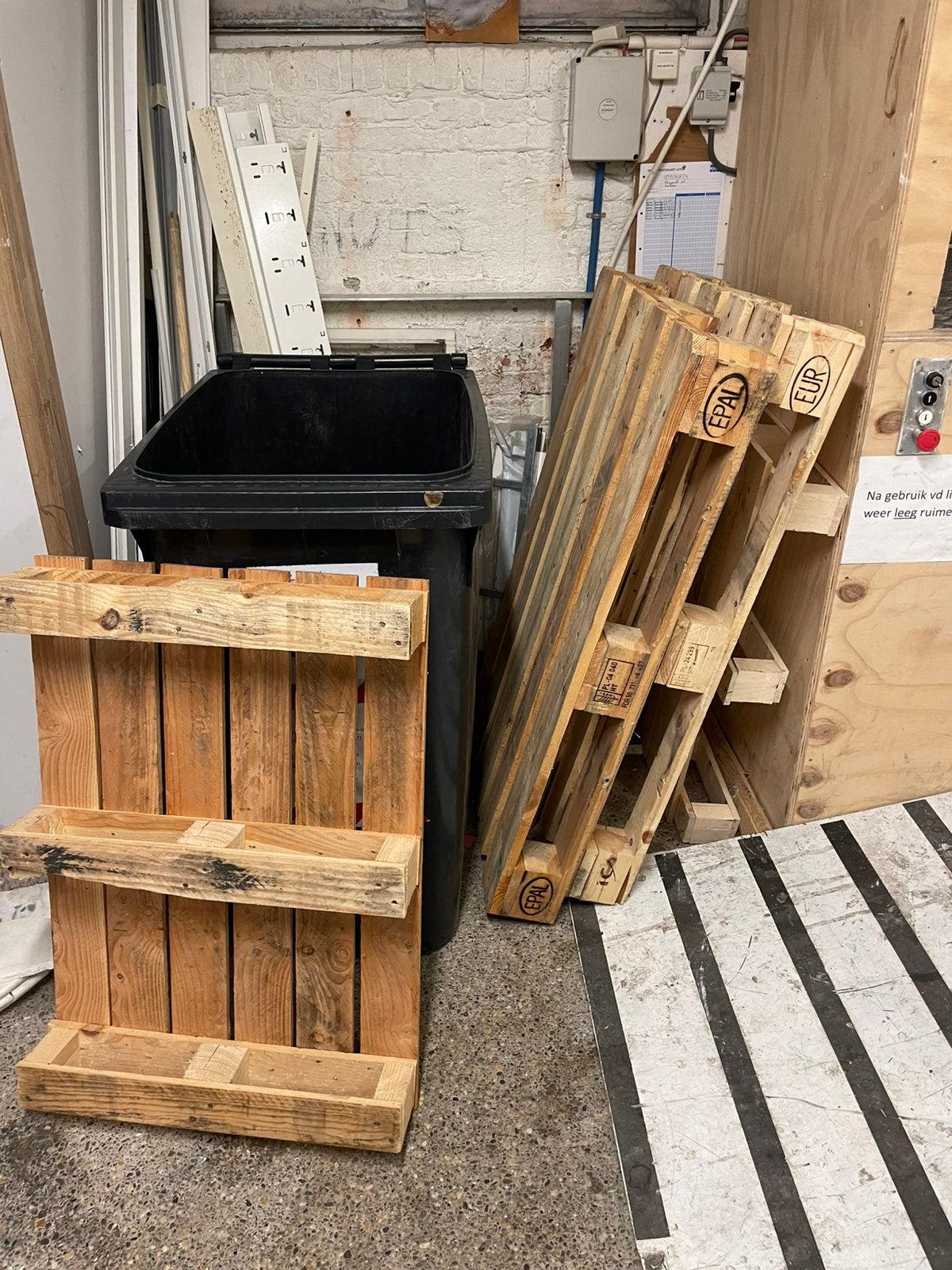 Gratis afhalen 3 grote en 4 kleinere pallets, Doe-het-zelf en Verbouw, Ophalen, Zo goed als nieuw, 50 mm of meer, Pallet