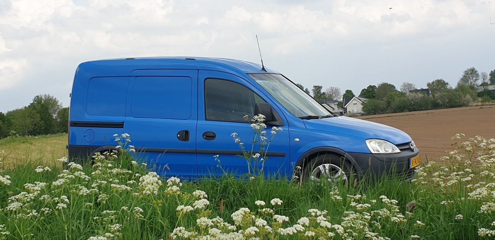 Opel combo 1.6 Benzine 2004, Auto's, Voorwielaandrijving, 450 kg, Zwart, Blauw