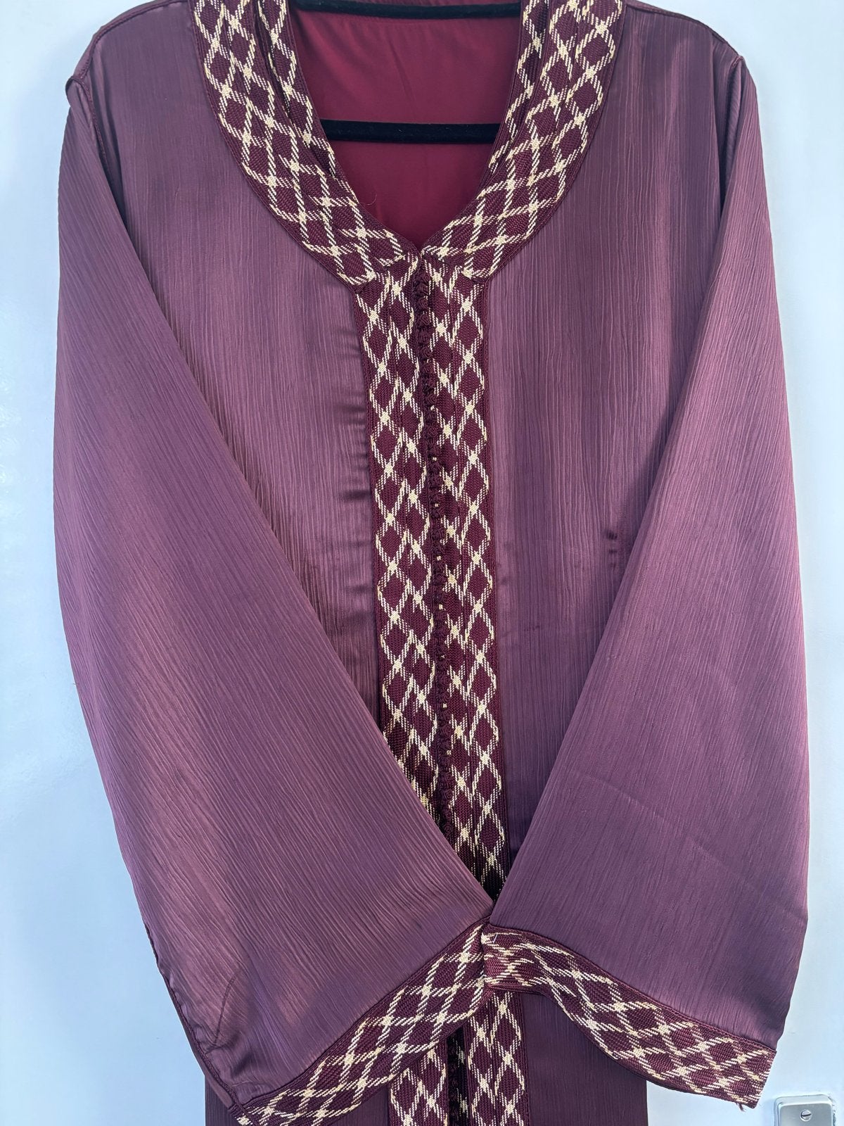 Elegante bordeaux  takchita  met gouden borduursels, Maat 38/40 (M), Paars, Ophalen of Verzenden, Zo goed als nieuw