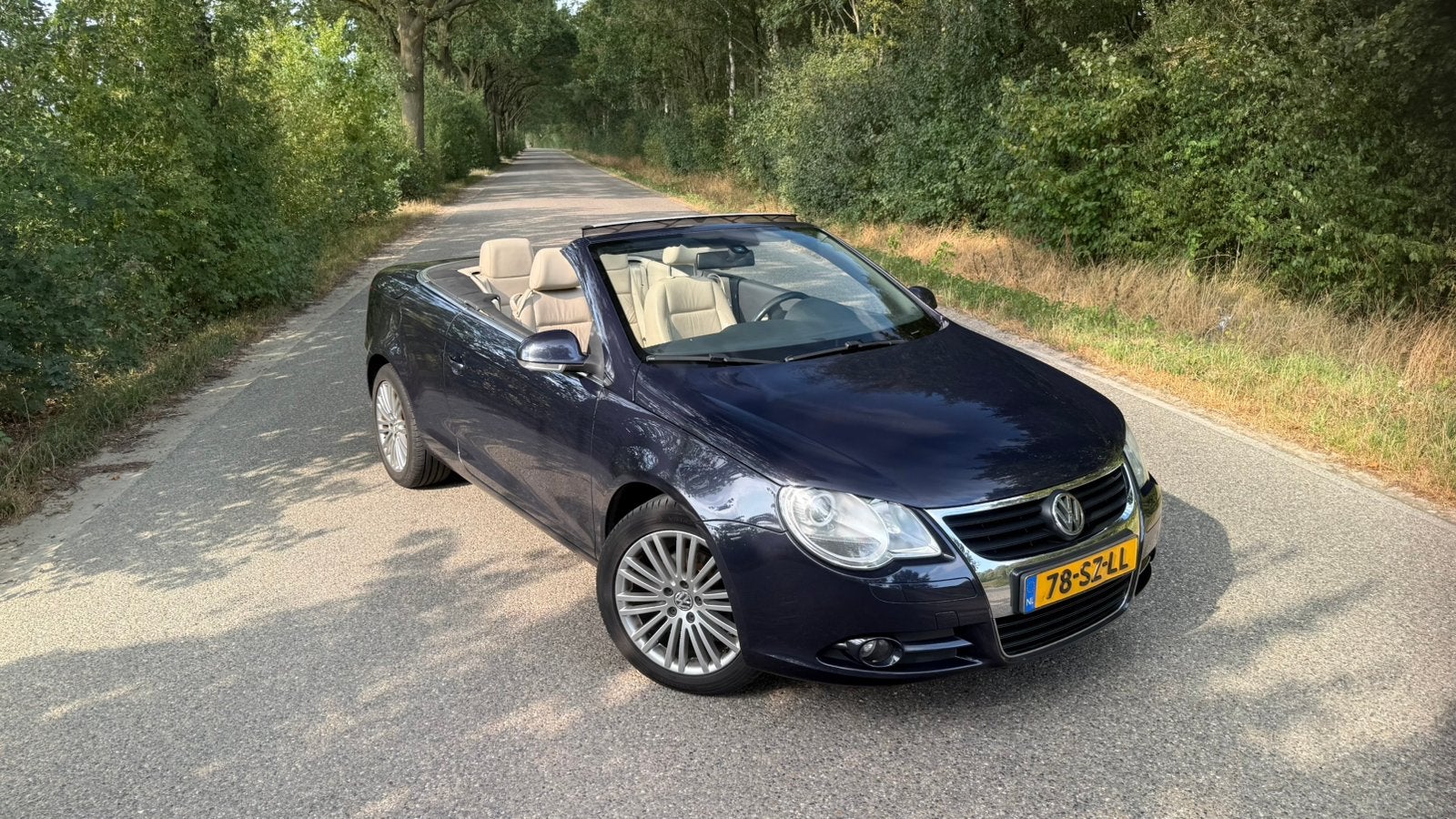 Volkswagen Eos 2.0 FSI Blauw Cabrio / Airco / Cruise / Leer, Auto's, Voorwielaandrijving, Beige, 4 cilinders, 75 €/maand
