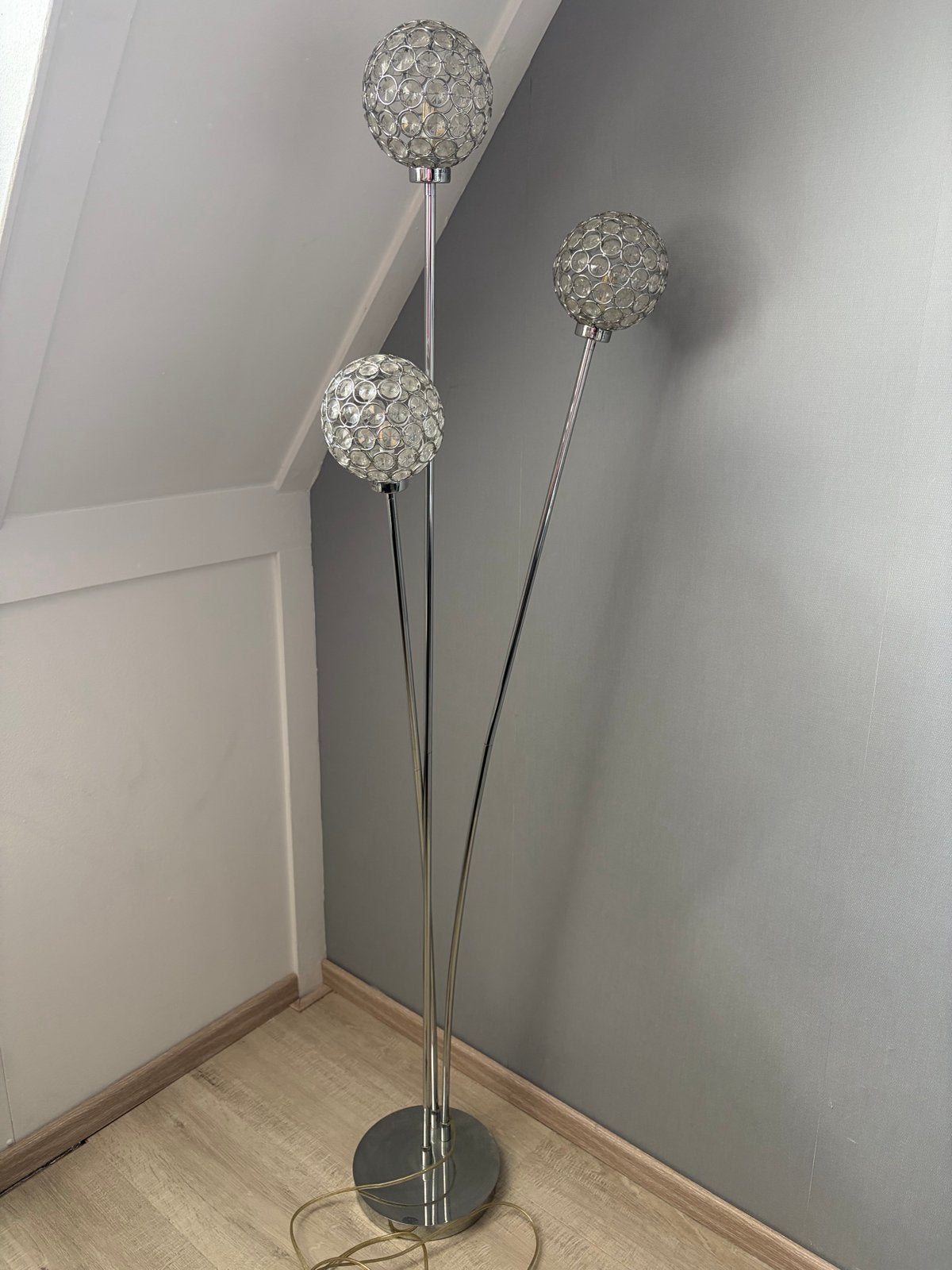 Moderne vloerlamp met 3 kristallen bollen, Huis en Inrichting, Lampen | Vloerlampen, Ophalen, Gebruikt, Glas, 150 tot 200 cm
