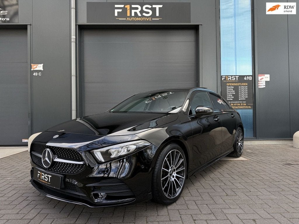 Mercedes-Benz A-klasse 200 AMG Line Aut Pano Sfeer Camera, Gebruikt, 4 cilinders, 1290 kg, Bedrijf