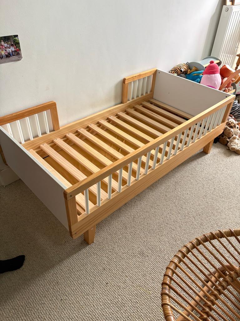 Peuterbed Petit Amélie, Kinderen en Baby's, Kinderkamer | Bedden, Ophalen, Gebruikt, 70 tot 85 cm, 140 tot 160 cm