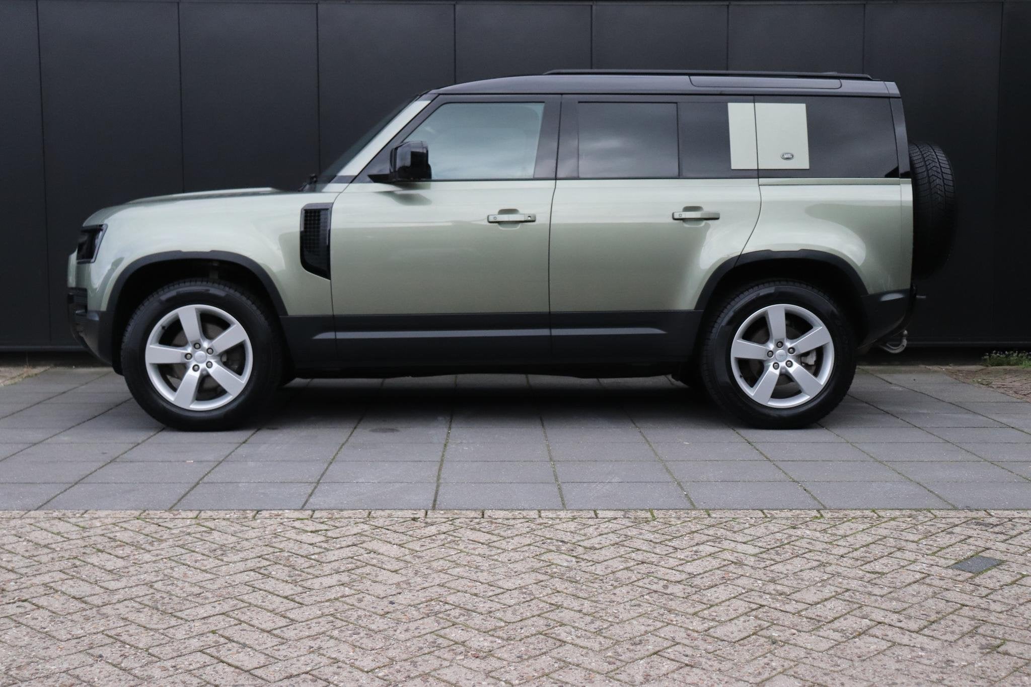 Land Rover Defender 3.0 D250 110 First Edition | MEMORY | PA, Auto's, Automaat, Dealer onderhouden, Gebruikt, 252 pk