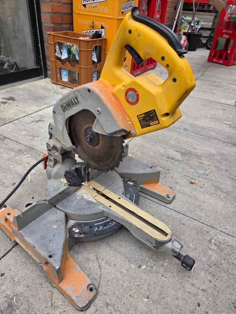 Dewalt Afkortzaag, Ophalen of Verzenden, 1200 watt of meer, Afkortzaag, 30 tot 70 mm