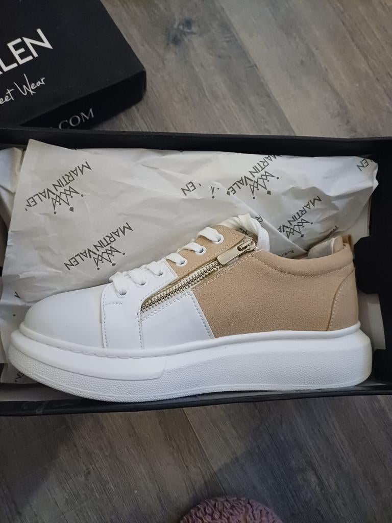Nieuwe schoenen m 40 maar vallen kleiner uit, Ophalen, Nieuw, Sneakers of Gympen